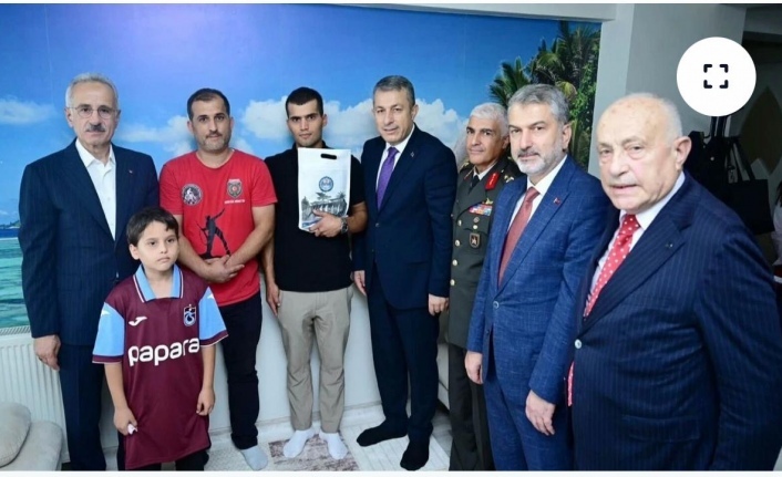Bakan Uraloğlu Gazi Bayrak’ı ziyaret etti.