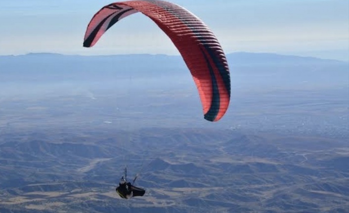 Paraşütle atlayan Arap kaza geçirdi