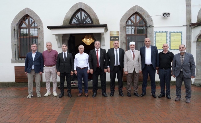Esnafa karanfil ve Ahilik Nasihati dağıtıldı