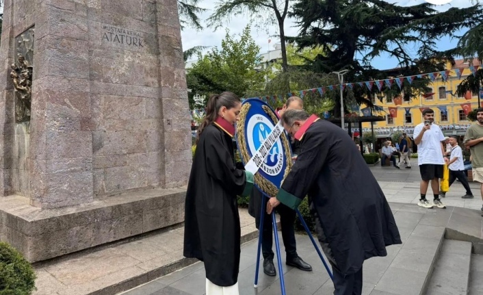 Başkan Orhan anıta Çelenk sundu