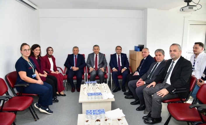 KTÜ Farabi Hastanesi Psikiyatri Bölümünü ziyaret ederek Başhekim Prof. Dr. Celal Tekinbaş ve Psikiyatri Bölüm Başkanı Prof. Dr. Evrim Özkorumak Karagüzel ile bir araya geldik.