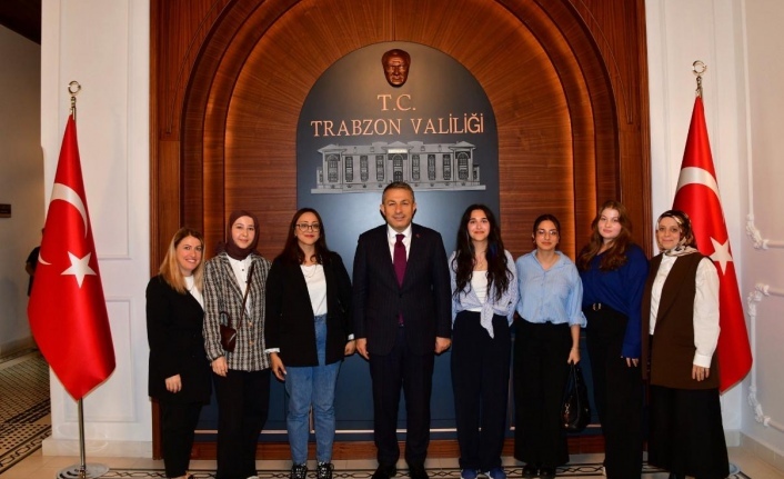 Vali Şahin’i müdür malkoç ziyaret etti.