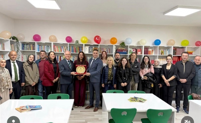 Başkan başer kütüphane kuruyoruz.