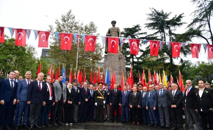 Cumhuriyet bayramı törenlerlerle kutlanıyor