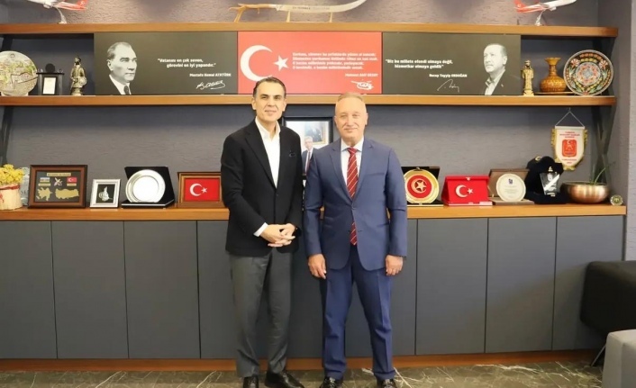 Doç.Dr. Kapısız Dr. Topsakal’ı ziyaret etti.