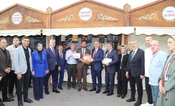 Milletvekilleri Vakfıkebir Belediyesi standını ziyaret ettiler.