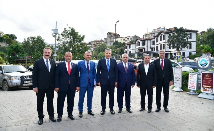 Vali Şahin muhtarlar gününü kutladı.