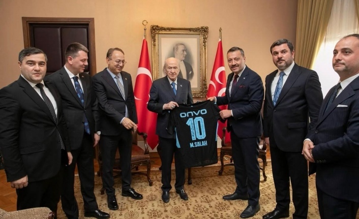 Genel Başkan bahçeli’ye TS forması takdim ettiler.