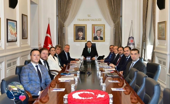 Vali Şahin sağlıkçıları topladı.