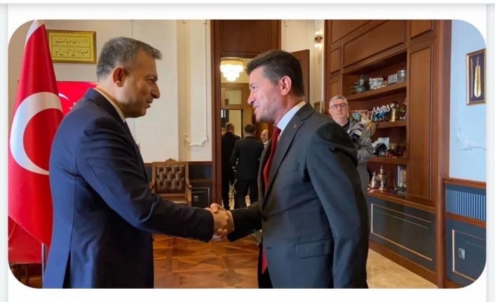 Vali Şahin tebrikleri kabul etti.