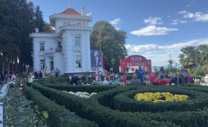 ATATÜRK KÖŞKÜ’NÜ CUMHURİYET BAYRAMI’NDA BİNLERCE KİŞİ ZİYARET ETTİ