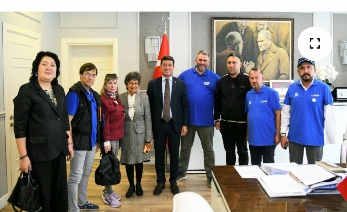 "Ruhun Yelkenleri Trabzon" programı kapsamında kente gelen heyet, Ortahisar Belediye Başkanı Ahmet Kaya'yı makamında ziyaret etti.