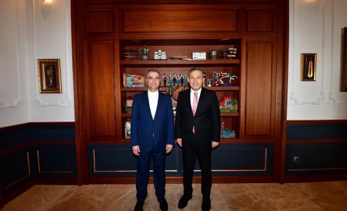 Trabzon Valisi Şahin İran Başkonsolosluğu’na atanan Khodravi’yi kabul etti.