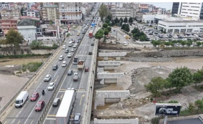 Akçaabat-düzköy yolunda trafik kazası 1.Yaralı.