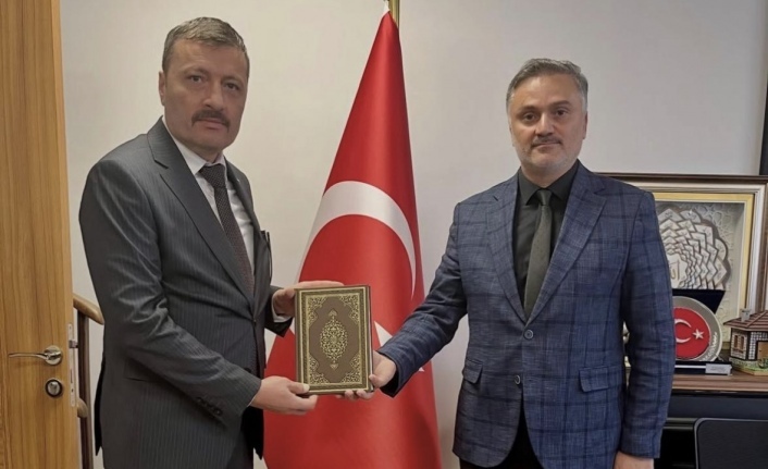 MHP’den ilçe müftüsü Özcan Yılmaz’ı ziyaret.