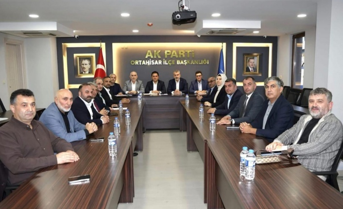 İl Başkanı Dr. mumcu Belediye meclis üyelerini topladı.