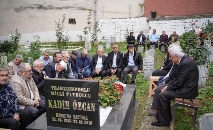 Efsane futbolcularımızdan Kadir Özcan kabri başında anıldı